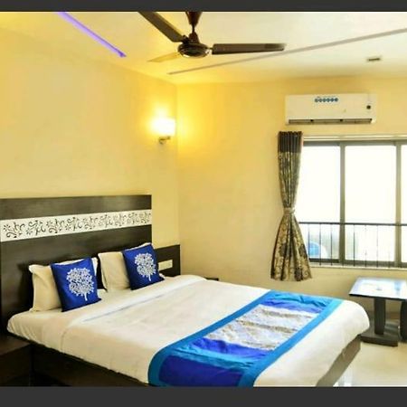 Skylawn Hotel Surat Exterior photo
