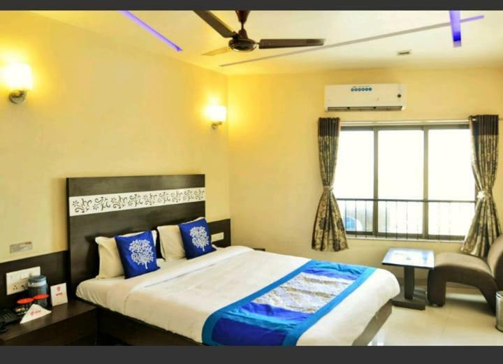 Skylawn Hotel Surat Exterior photo